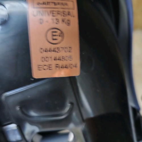 Chicco baby car seat like new, for 0 to 13 kg