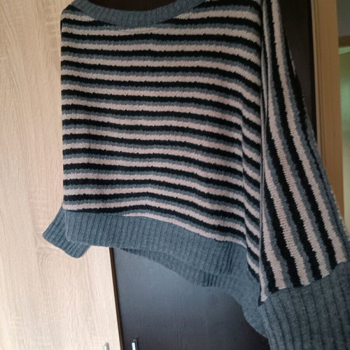 Ale asymmetrical sweater like new, size M