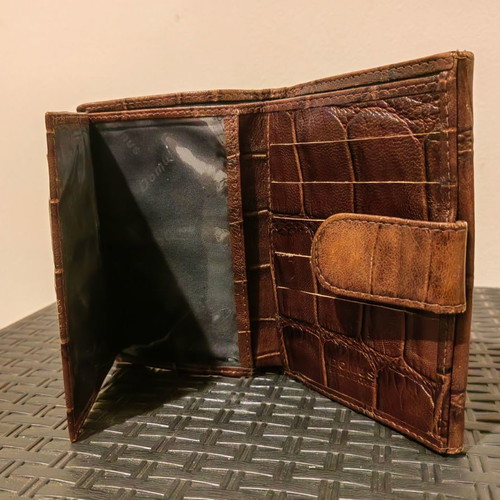 Leather wallet used in excellent condition