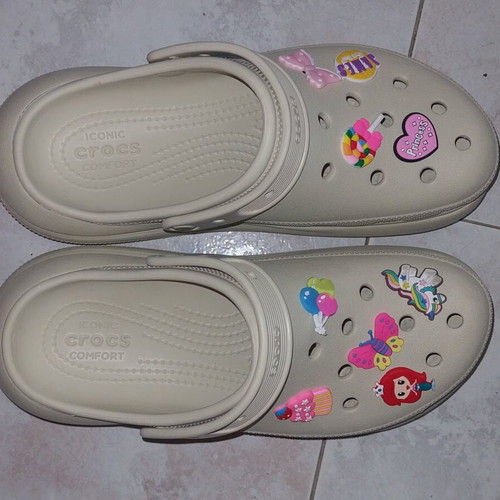 Crocs Classic Crush Clog size 41 like new, beige with Jibbitz charms