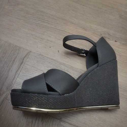 Tommy Hilfiger khaki platform sandals size 38 like new