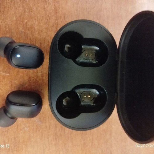 Mi earbuds used, low sound, ideal for holidays