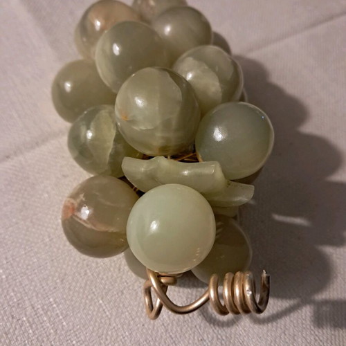 Onyx grape cluster 13 cm with large berries like new