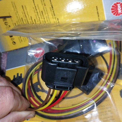 NGK R8 Red πολλαπλασιαστές και αντάπτορες και φίσες καινούργια πακέτο