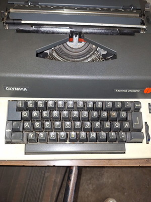 Olympia Monica Electric Typewriter like new