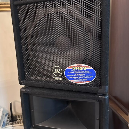 Yamaha professional speakers with stands like new, set of two