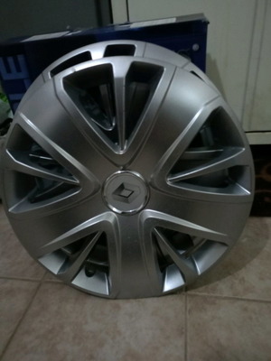 Hubcaps used 16" like new, set of 3 pieces