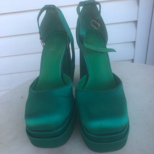 Women's satin green shoes like new, size 40