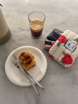 Μικρό νεσεσέρ καινούργιο με ύφασμα teddy και τυπωμα τριαντάφυλλου