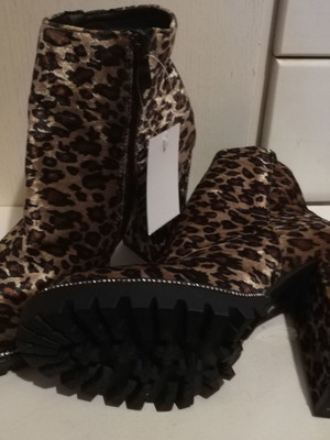 Leopard ankle boots new, size 38, with thick high heel