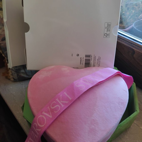 Swarovski heart-shaped pink velvet jewelry box