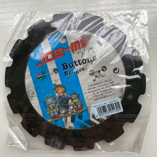 Joe Mo pins new, sealed pack of 3
