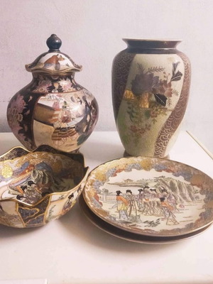 Asian style porcelain decorative set like new