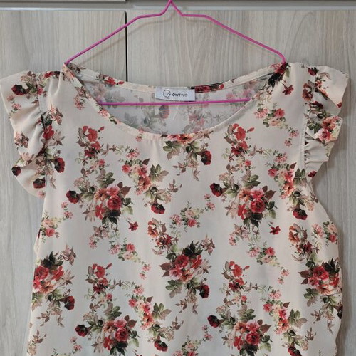 One two floral blouse like new, multicolor