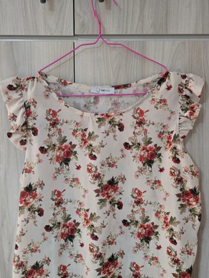 One two floral blouse like new, multicolor
