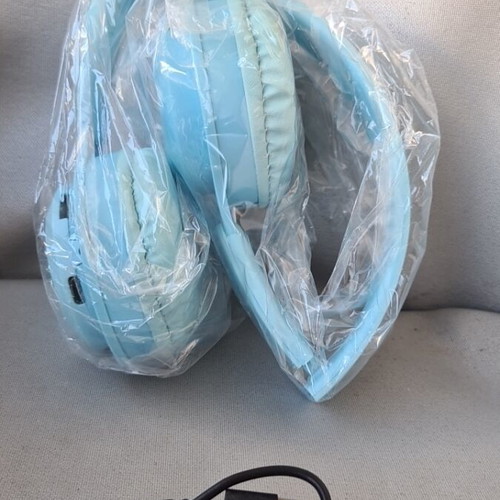 Children's wireless headphones blue, new with FM and call feature
