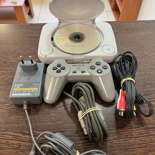 Sony PSone Slim SCPH-102 like new with original controller, power adapter, AV and Stuart Little 2