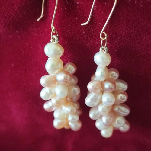 Pearl jewelry set with necklace and earrings
