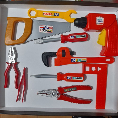 Children's tool set like new with 95 pcs and carrying case