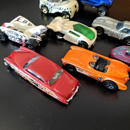 Συλλογή 9 αυτοκινητάκια Hot Wheels, vintage και μοντέρνα μοντέλα