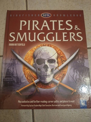 Book Pirates & Smugglers like new, English language