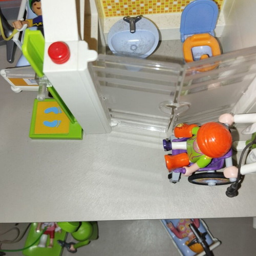 Playmobil large pediatric clinic with ambulance and rescue helicopter like new
