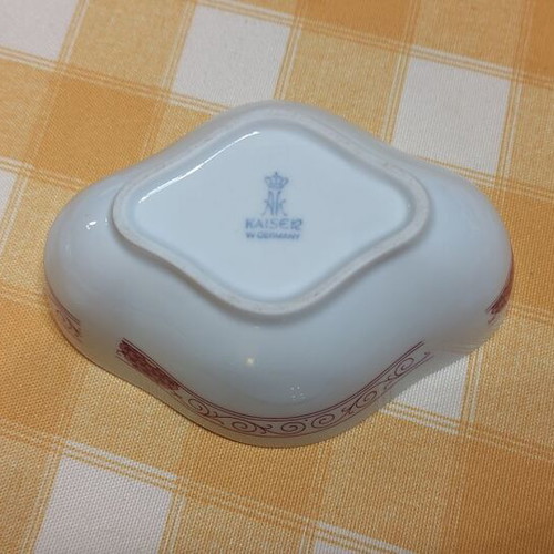 Kaiser W. Germany porcelain set like new, collectible pieces