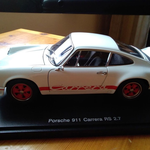 Porsche 911 Carrera RS 2.7 1:18 Autoart die-cast model new