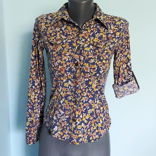 Sewgo women's shirt like new with sleeve regulation and golden buttons