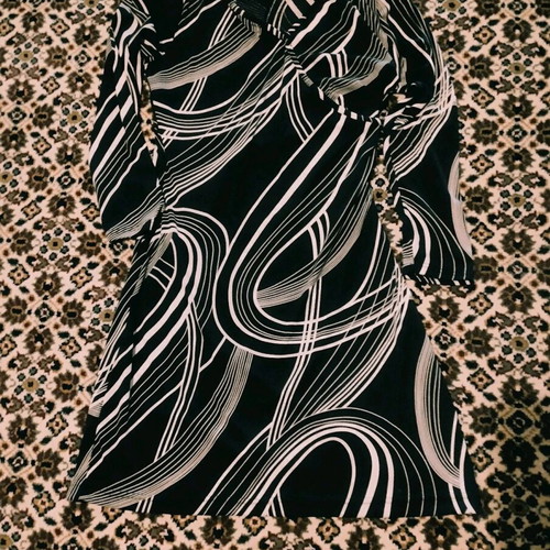 Midi dress like new, black and white elastic, size small