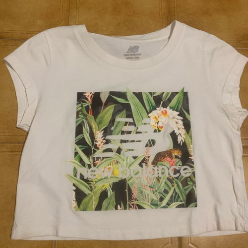 New Balance short sleeve shirt like new, white with print