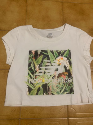 New Balance short sleeve shirt like new, white with print