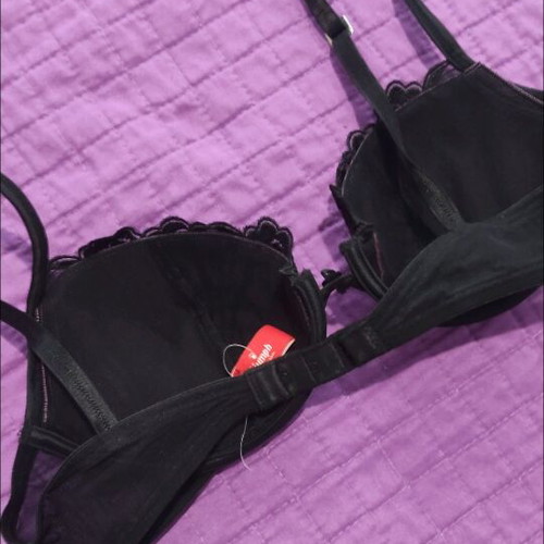 Triumph luxury bras like new, set of 2, white and black with lace