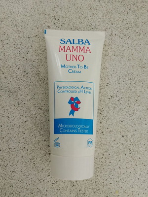 Salba Mamma Uno stretch mark cream used with Frezyderm baby bath set