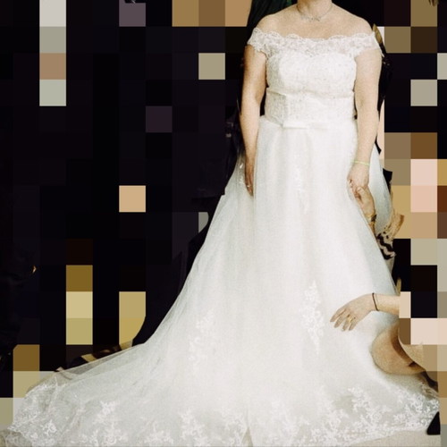 Wedding dress A-line with lace and long tulle train like new, white