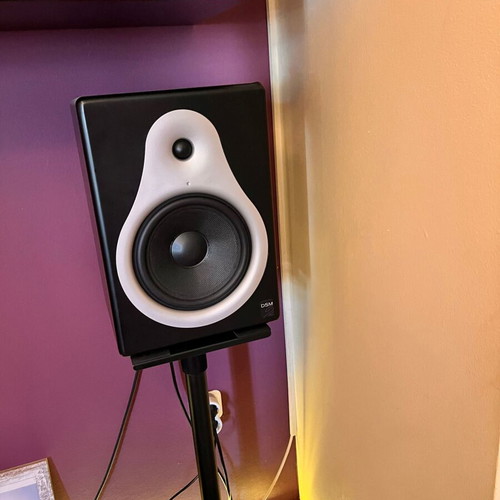 M Audio Studiophile DSM2 studio monitors used with Kali Bluetooth receiver