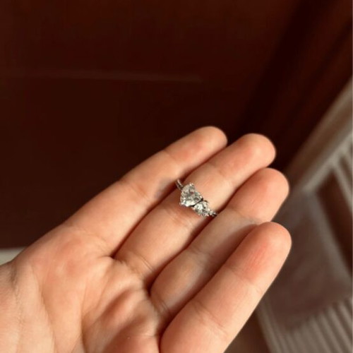 Pandora ring like new, white