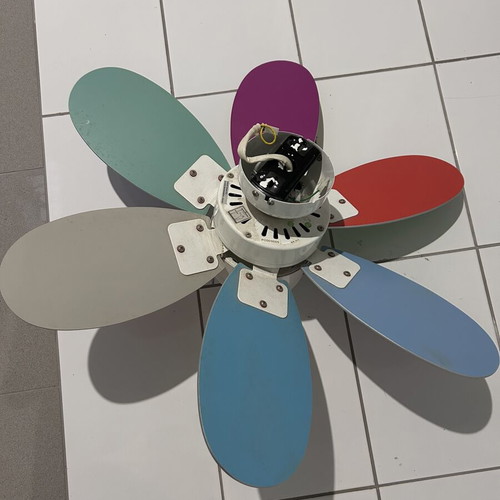 Ceiling fan like new with replacement blades for kids and teens room