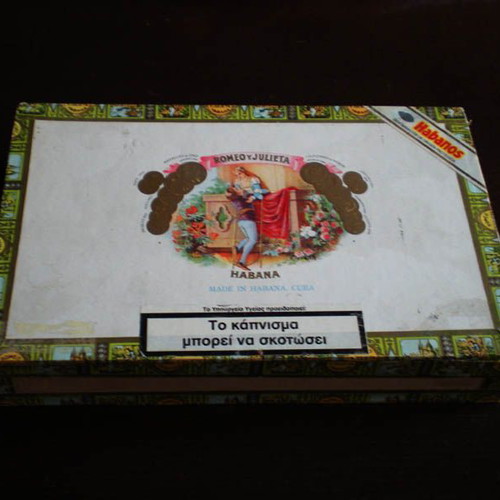 Romeo Y Julieta wooden box used, empty cigar case