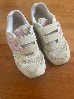 New Balance athletic shoes used for girl size 31 beige