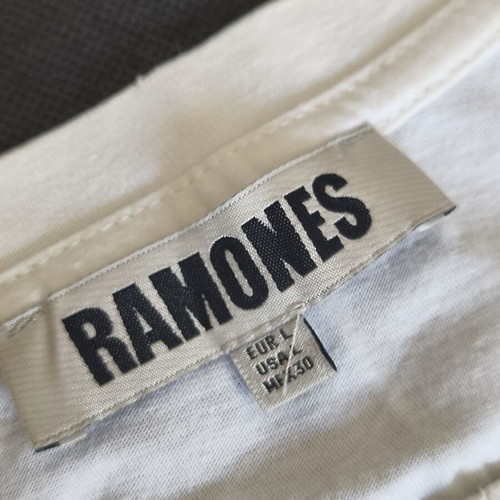 Ramones Licensed Tee L, vintage distressed look, like new