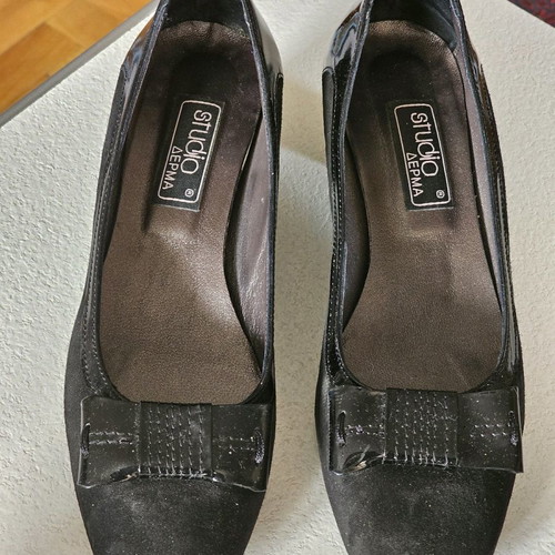 Studio women's leather shoes size 39 in excellent condition, black