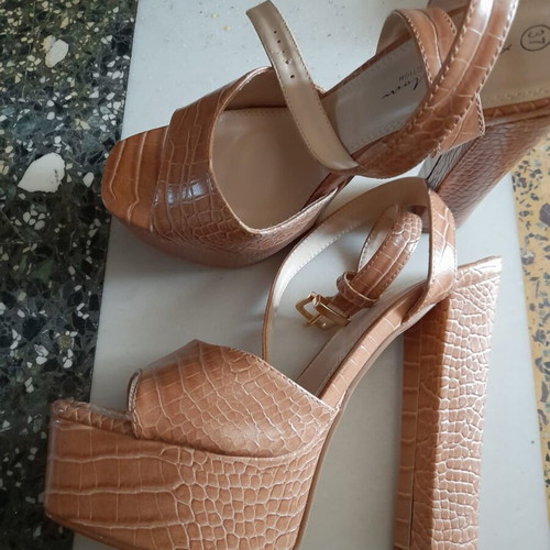 Freedom Delux Collection Croco Sandals size 37 like new, brown