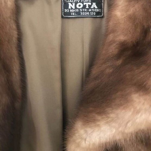 Women's fur coat like new, one-piece natural fur