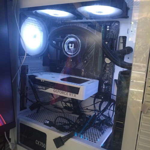Gaming PC like new with AMD Ryzen 5 and NVIDIA GeForce RTX 5060
