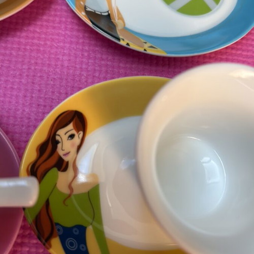 Coffee cups like new, three sets with saucer