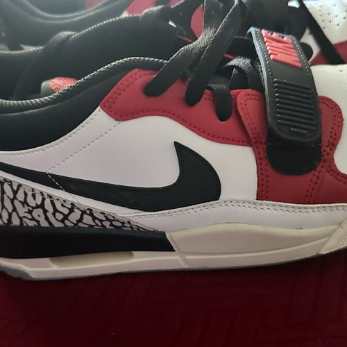 Nike Air Jordan 312 Low like new, size 44, black and red