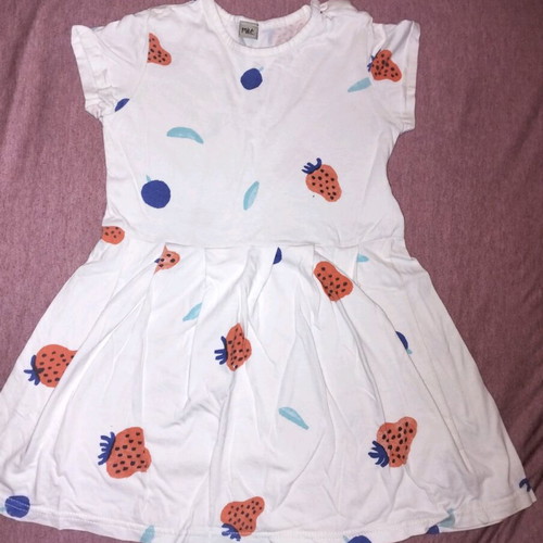 Strawberry dress size 104 Mile in good condition for 4-5 years old