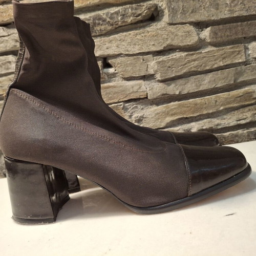 Women's sock boots size 37 brown like new with patent details and heel