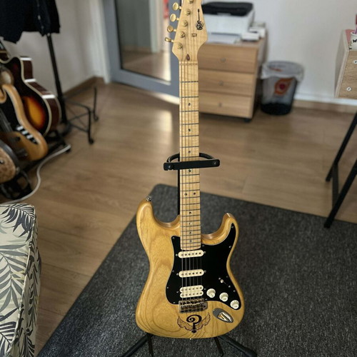 Dukas Custom Stratocaster Harry Hausel HSS guitar like new